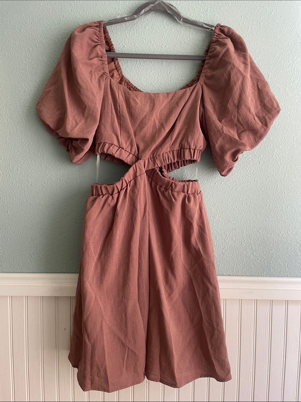 Cutout Puff-Sleeve Dress in Sandy Brown/cognac